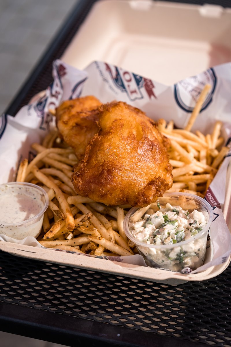 Fueling your weekend cravings. 🚚

Follow us to Hampton Chase for good eats! 
⁠
TODAY:⁠
📍Hampton Chase 5pm - 8pm⁠
⁠
Order online (RED TRUCK): togoorder.com/web/4569#/

📧 ana@fordsfishshack.com to book @fordsOTR for your next event!
