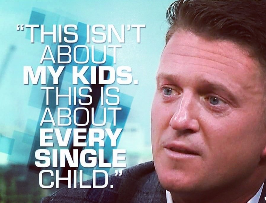 TRobinsonNewEra's tweet photo. ADMIN POST. 

Tommy Robinson has now spent 138 days in total isolation.

The legal limit being 72hrs before review.

A father separated from his children. 

His crime?

Showing a film exposing the corrupt judiciary, and posting it for YOU to decide.

Currently 160m+ views on 𝕏 https://t.co/1Qih5I2UNa