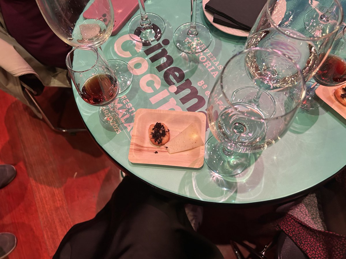 Todo seguido de una degustación:

🍢 Un aperitivo de Gilda de boquerón con patatas de ardales acompañado de un vermouth de las Bodegas A. Muñoz Cabrera  

Y una Tosta de trufa con aove y queso semicurado trufado acompañado de Vino Pedro Ximenez añejo de las bodegas Carpe Diem