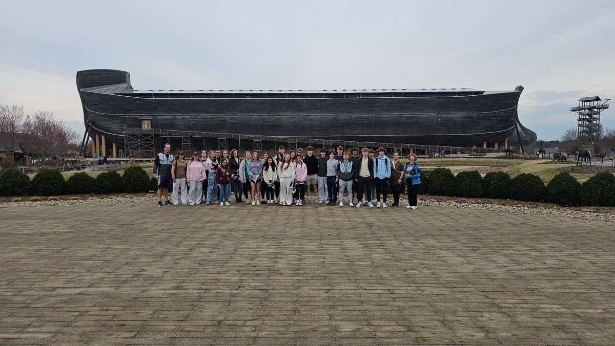 GBAChattanooga's tweet photo. The Sophomore class is visiting the Ark Encounter &amp; Creation Museum today! 💛🦅🌈 https://t.co/BtK1W7f5Ai