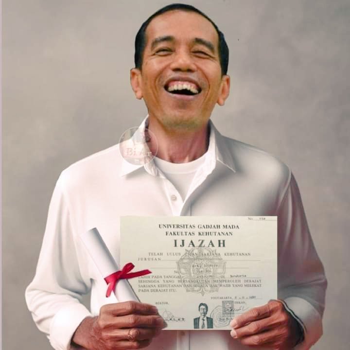 Yang diusut di pengadilan ijazah SD, SMP dan SMA dan yang kebongkar palsu ijazah S1.
Otto Hasibuan alumnus UGM semangat bela mantan presiden dan Rismon  Sianipar alumnus UGM semangat bongkar ijazah palsu S1 sang mantan presiden.
Memang aneh negara ghoib konoha ini <a href="/UGMYogyakarta/">UGM</a>