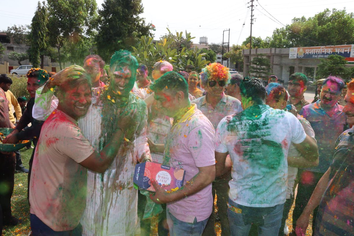 Holi celebration 2025
<a href="/baghpatpolice/">Baghpat Police</a> <a href="/Uppolice/">UP POLICE</a> 
#Holi2025 #PoliceHoli
