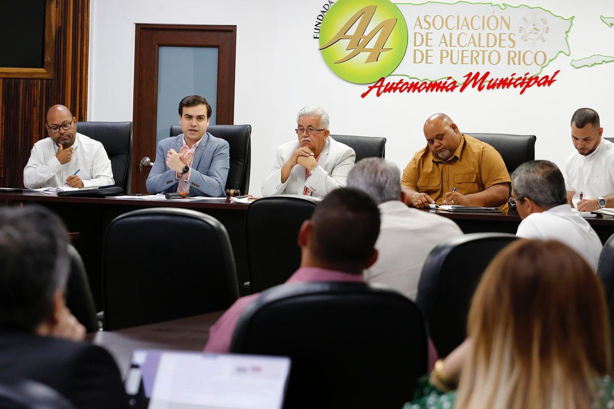 RepPabloJose's tweet photo. Iniciando nuestro trabajo distrital, hoy me reuní con la Asociación de Alcaldes de #PuertoRico (@AlcaldesPR) para discutir proyectos de reconstrucción, fortalecer la fiscalización de fondos y seguir impulsando nuestro desarrollo económico. Seguimos ➡️🇵🇷 https://t.co/T36BkKm2Pj