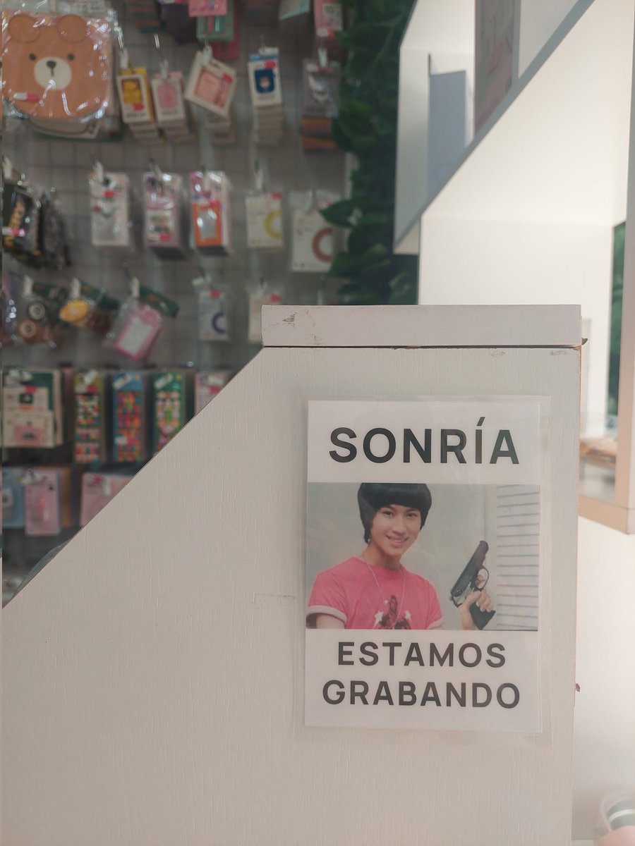 gina_petal's tweet photo. A mí me dio risa esta que está en Santiago https://t.co/cdIcW2MwkR