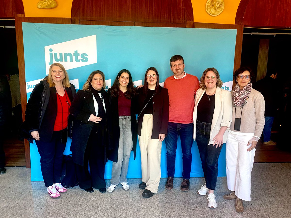 JuntsxEbre's tweet photo. Acte de benvinguda a nous militants de @juntspercat avui a #LaGarriga. 
El president, @felipmonclus , la secretària d’organització, @GemmaCid i militants de l’Ebre han acompanyat @marionafigols que hi ha representat els nous militants del territori! #MésJuntsMésCatalunya https://t.co/bKU1Ad3mgM
