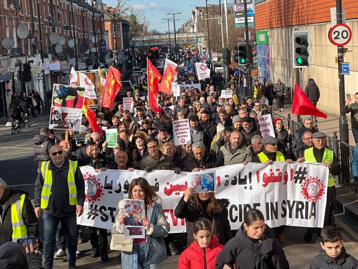 BAFederation's tweet image. Suriye’de yaşanan katliamlari kinayıp,kamuoyuna duyurmak için bugün bugün Londra’da alanlardaydık. 
Susma!
Haykır!
Katliama Hayır! 

#SuriyedeAleviKatliamıVar 
#SuriyedeAleviKatliamınıDurdurun 
#StopAlawiteGenocideInSyria