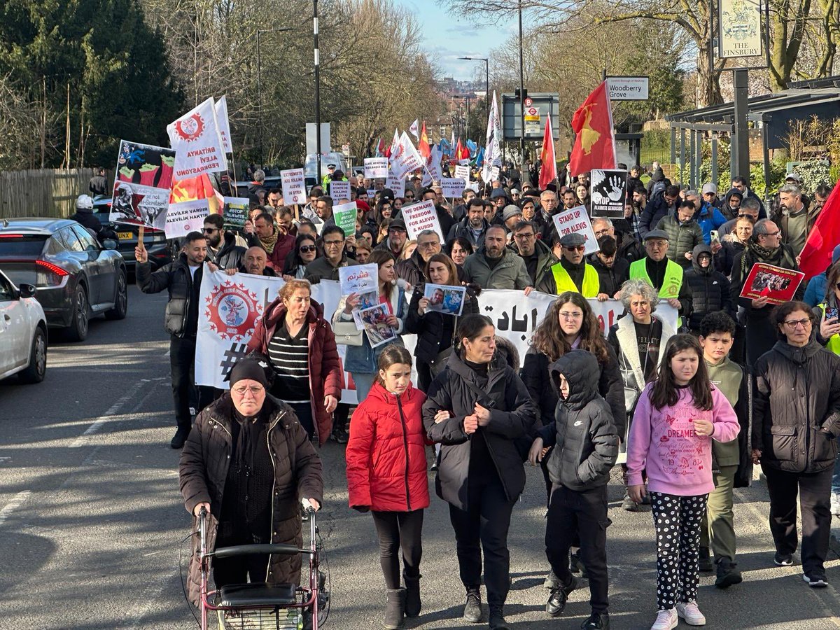 BAFederation's tweet image. Suriye’de yaşanan katliamlari kinayıp,kamuoyuna duyurmak için bugün bugün Londra’da alanlardaydık. 
Susma!
Haykır!
Katliama Hayır! 

#SuriyedeAleviKatliamıVar 
#SuriyedeAleviKatliamınıDurdurun 
#StopAlawiteGenocideInSyria