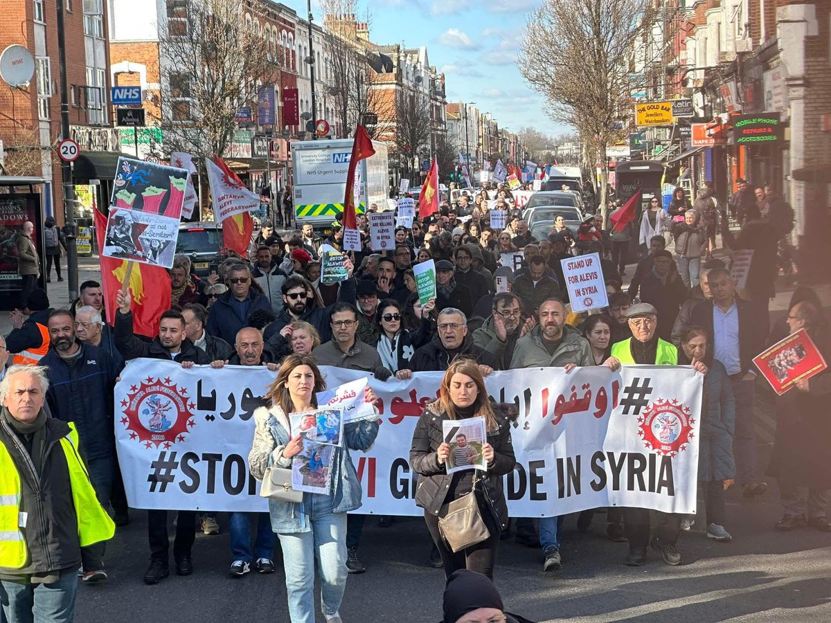 BAFederation's tweet image. Suriye’de yaşanan katliamlari kinayıp,kamuoyuna duyurmak için bugün bugün Londra’da alanlardaydık. 
Susma!
Haykır!
Katliama Hayır! 

#SuriyedeAleviKatliamıVar 
#SuriyedeAleviKatliamınıDurdurun 
#StopAlawiteGenocideInSyria