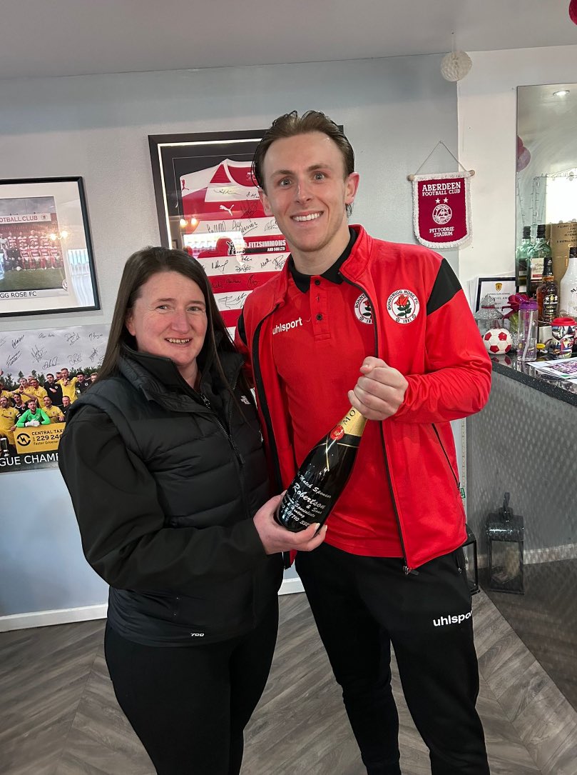 BonnyriggRose's tweet image. Your Mark Robertson Plumbing &amp;amp; Heating Player of the Match is Broque Watson, with the award presented by club chairperson Marie Arthur.
Well in Broque 💪👏