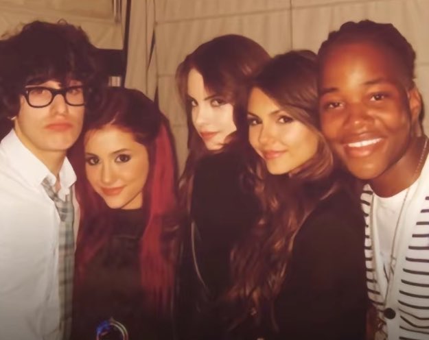 holymacaronilly's tweet image. i need a 2025 version of these pics