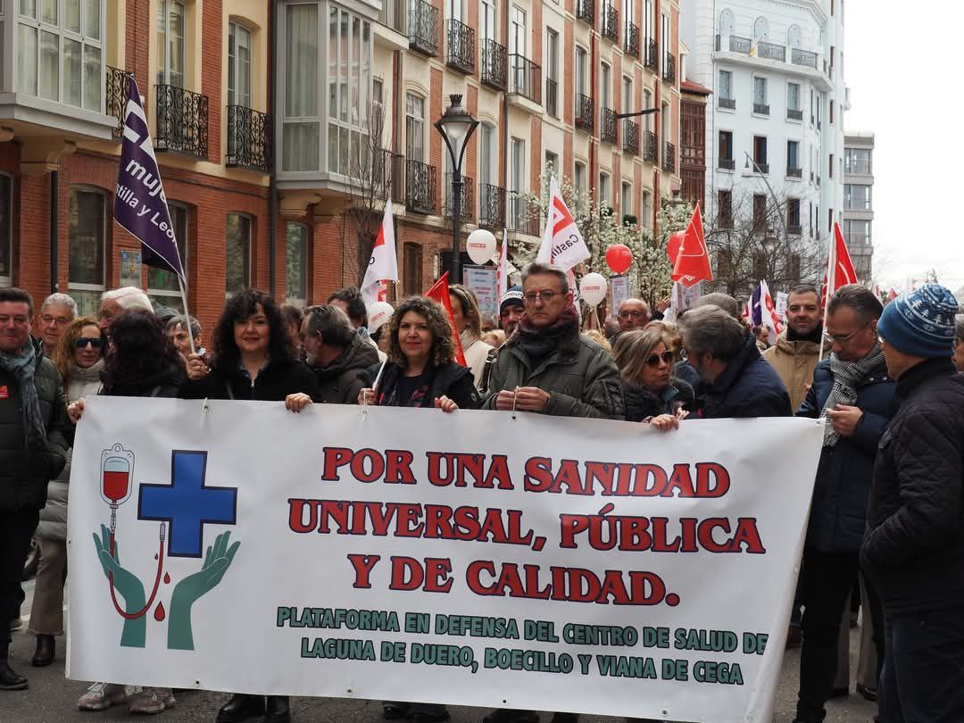iucyl's tweet photo. 📸 ❤️✊ La voz de la gente luchando por su #sanidadpública en Castilla y León. 

Desde la lucha entodos los frentes, podemos poner lo público en el centro para una comunidad mejor. #NuestraSanidadCyL #DesfiendetuSanidad https://t.co/wmZKEVLGCA