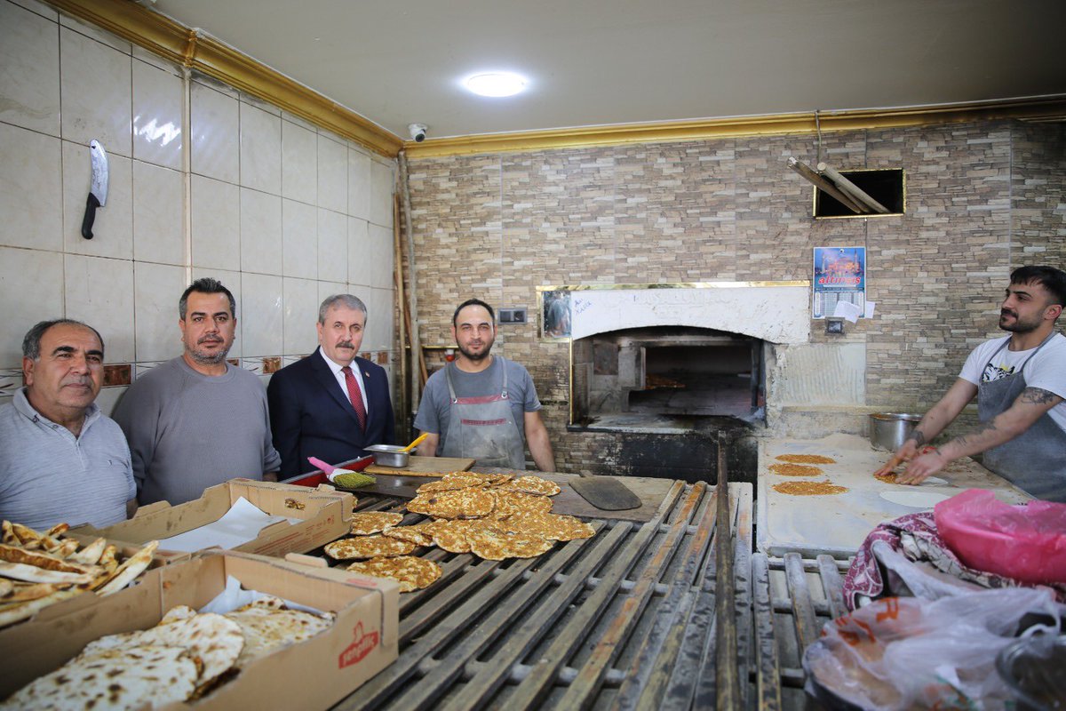 Mustafa_Destici's tweet photo. Hepimizi yasa boğan 6 Şubat 2023 depreminin merkez üslerinden Kahramanmaraş Elbistan’ı ziyaret ederek teşkilat mensuplarımız, esnafımız ve vatandaşlarımızla buluştuk. 

Yüce Allah bir daha ülkemize ve milletimize böyle bir acı yaşatmasın inşallah. https://t.co/8p9XkpdxPd