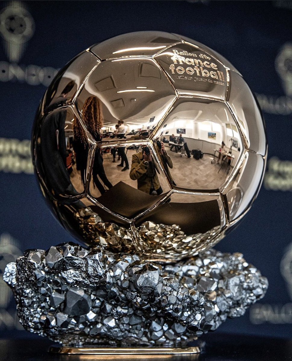 Top-10 Ballon D’Or right now:

1. Harry Kane (31) 🏴󠁧󠁢󠁥󠁮󠁧󠁿

2. Mohamed Salah (32) 🇪🇬

3. Raphinha (28) 🇧🇷

4. Jamal Musiala (22) 🇩🇪

5. Joshua Kimmich (30) 🇩🇪

6. Ousmane Dembélé (27) 🇫🇷

7. Pedri (22) 🇪🇸

8. Kylian Mbappé (26) 🇫🇷

9. Wirtz (21) 🇩🇪

10. Michael Olise (23) 🇫🇷

[We can