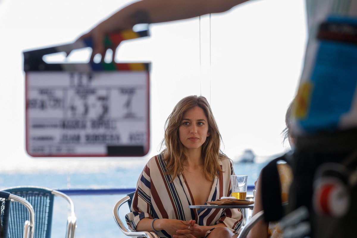 ‘También esto pasará’ es una adaptación a la altura de Milena Busquests que retrata el duelo de Blanca sin juzgar. 
Su dirección contemplativa por todo lo que rodea a la protagonista embelesa a un espectador que saldrá enamorado de Cadaqués y de Marina Salas. #28FestivalMálaga