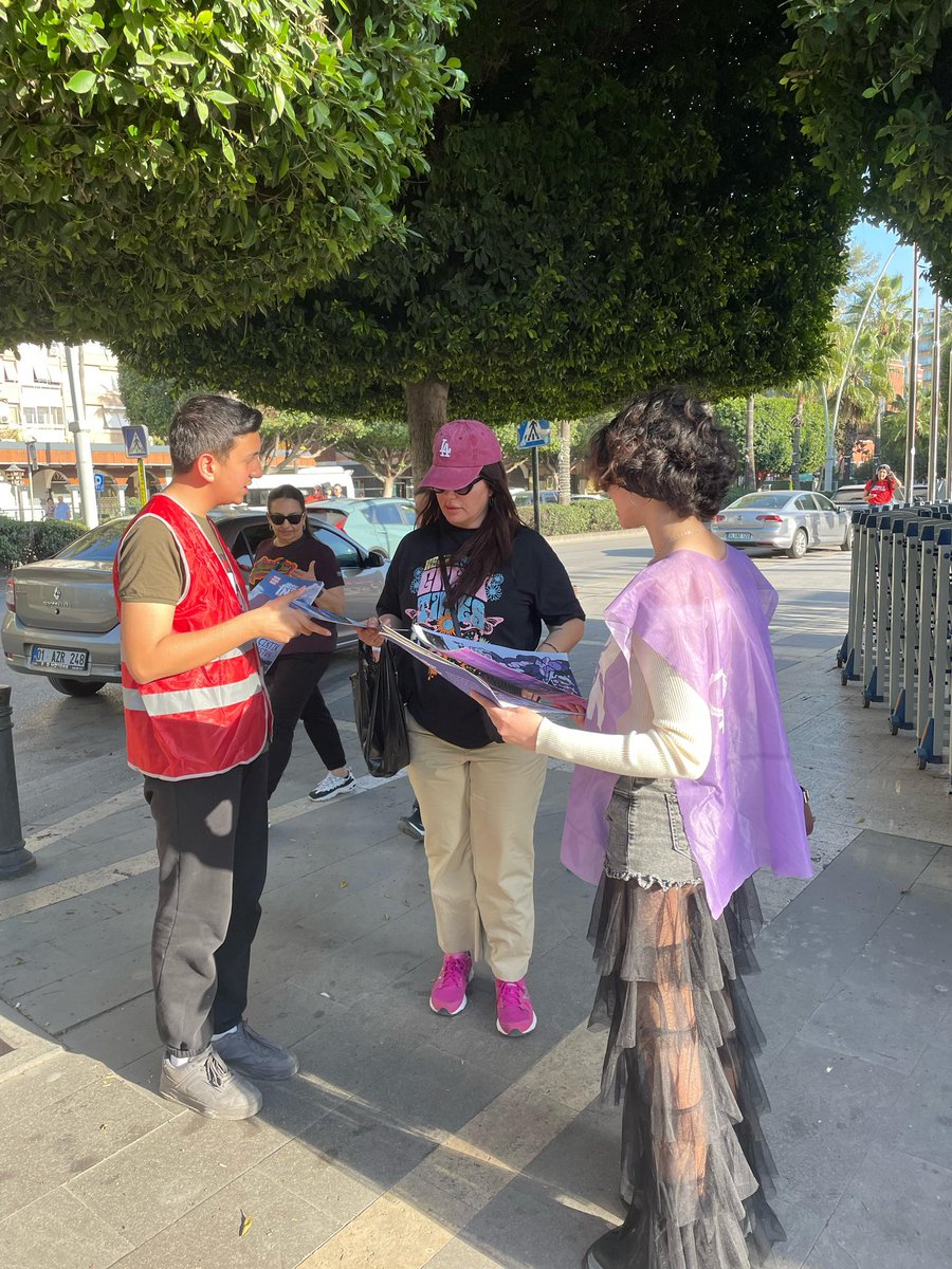 Bugün Adana İl Örgütü olarak Atatürk Parkında partimizin yayın organı ÇarkBaşak’ın yeni sayısını halkımıza ulaştırdık. 
Yayınlarımızı il örgütümüzden temin edebilir veya bize ulaşabilirsiniz.✌🏻✊🏻