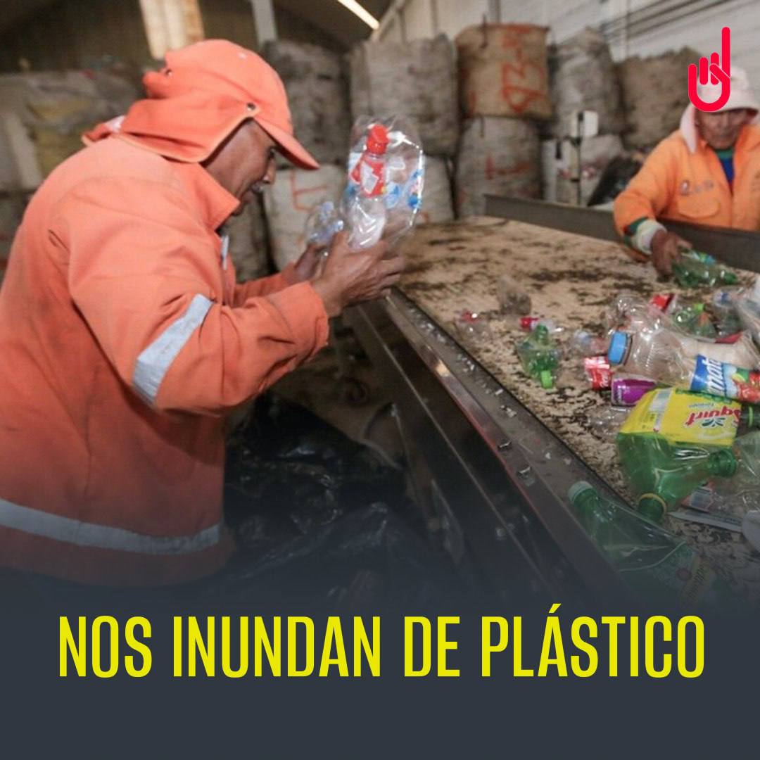 SinEmbargoMX's tweet photo. ☝️Estados Unidos envía a México basura plástica que contamina sin pagar nada o dejar algún beneficio al país, alertan organizaciones civiles. Abrimos🧵con algunos datos relevantes, así como las consecuencias en el impacto de la salud. (1/6) https://t.co/9FPPdM5DKD