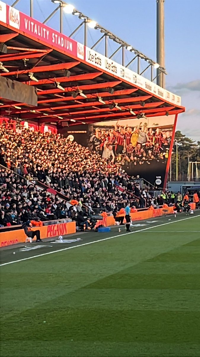 PalmerWould's tweet image. Sat down away 5 mins in