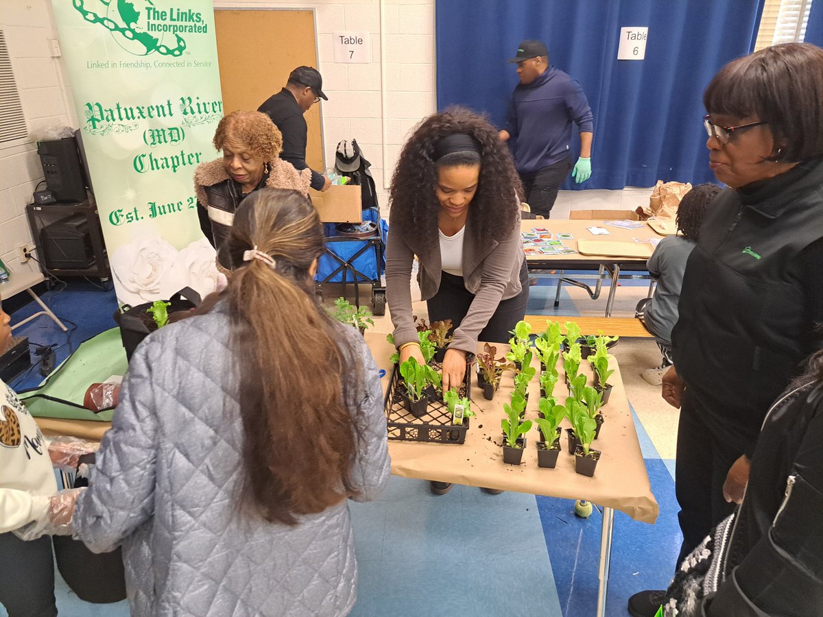 Amy D. Bryan (@teamgermantown1) on Twitter photo When you retire from being a principal at a school for 21 years but your <a href="/PRCMDLinks/">Patuxent River(MD) Chapter The Links, Incorporated</a> Chapter continues the partnership, you are blessed to still see your former students and families at events!
#PRCLinks #CommunityWellnessExpo When you retire from being a principal at a school for 21 years but your <a href="/PRCMDLinks/">Patuxent River(MD) Chapter The Links, Incorporated</a> Chapter continues the partnership, you are blessed to still see your former students and families at events!
#PRCLinks #CommunityWellnessExpo