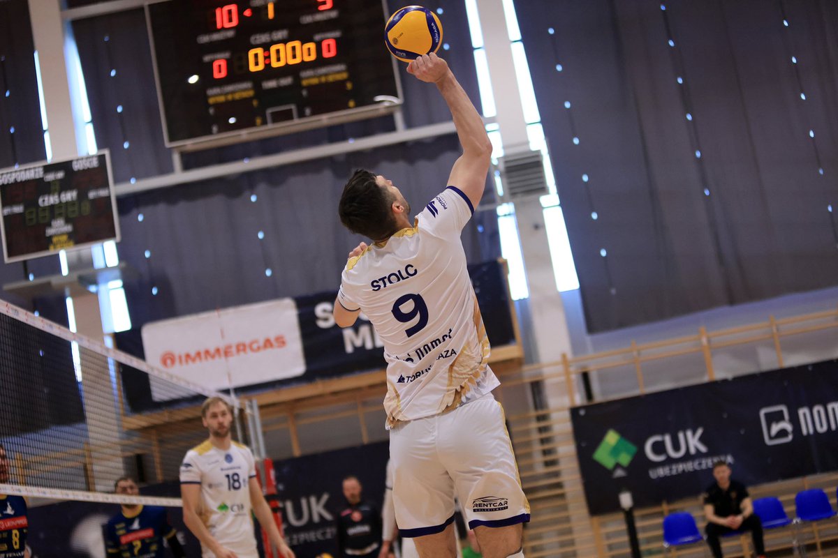 AniolyTorun's tweet photo. 👼🏐 Fantastyczny powrót CUK Aniołów Toruń do gry w trzecim secie i olbrzymie emocje w końcówce seta, który wygrywamy 25:22 i prowadzimy w meczu z zespołem ze Świdnika 2:1! Leeecimy dalej! 🔥🚀
Sponsorem meczu jest #Immergas Polska
📷 Fot. SK-Foto 
#LatajcieWysoko #JeszczeWyżej https://t.co/VAlIMkWxfC