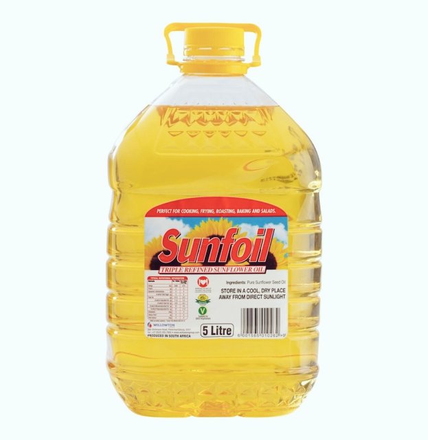 Meet Rudzani Sadiki, a commercial Sunflower farmer with a 1285 hectare farm in Thabazimbi, Limpopo. 
His high-quality commercial sunflowers are used to make Cooking Oil, which is distributed in Supermarkets across South Africa.

Black farmers, the future 💫👌🏽