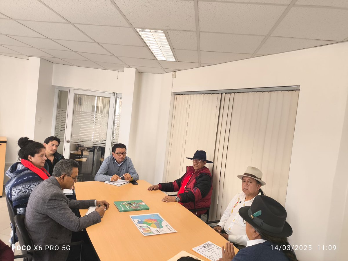 FENOC_ECUADOR's tweet photo. En Ibarra y Quito, @FENOC_ECUADOR mantuvo dos reuniones para coordinar la entrega de créditos para los socios del ente gremial. Estuvieron presentes el titular de Fenoc, @fernandosaman20, @AukiTituanaEC y el jefe zonal de @BanEcuadorBP en Imbabura, Marco Lara. @Presidencia_Ec https://t.co/sTjJ08b5uT