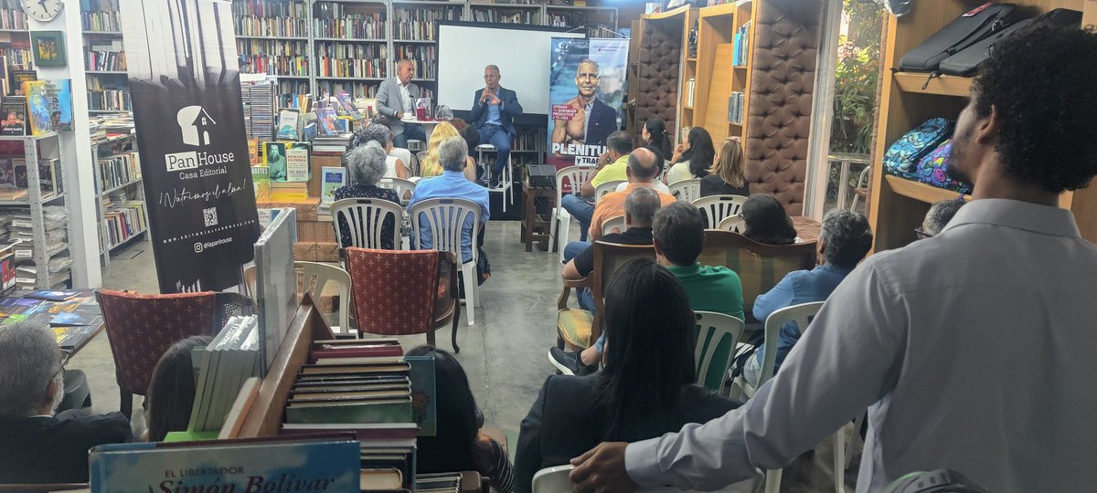 Un verdadero placer escuchar a nuestro amigo Ing Leopoldo Romero <a href="/LeopoldoRomero7/">Leopoldo Romero</a> en el bautizo de su libro #Plenitud y #Trabajo en la Librería  <a href="/KalathosLibros/">Librería & Café Kálathos</a> resaltando en la obra #reflexiones sobre  #valores #disciplina e #integridad  #Deportes #Natacion <a href="/hdellasala/">Humberto Della Sala</a>