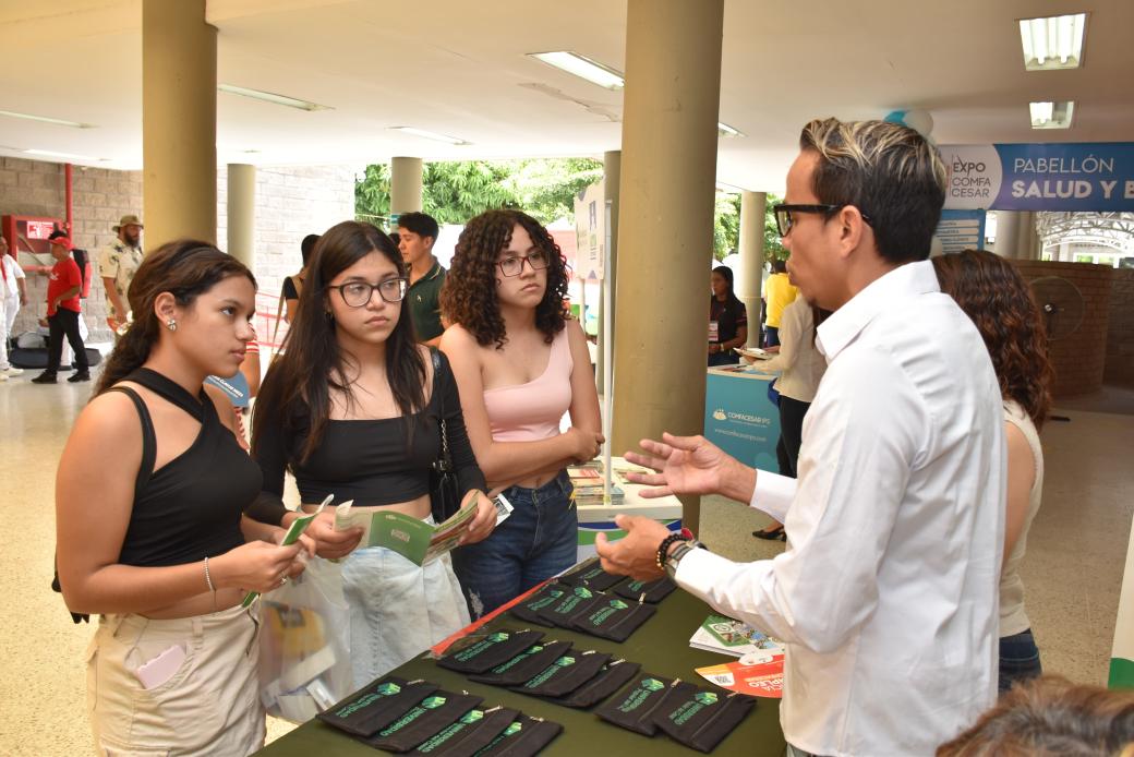 UnicesarOficial's tweet photo. ¡Estamos en #Expocomfacesar! Nuestra Oficina de Bienestar Universitario te espera con información sobre nuestras carreras de pregrado y postgrado.
¡Acércate y conoce más sobre la Universidad Popular del Cesar!
@RoberRomeroR https://t.co/TR2kBtw1fB
