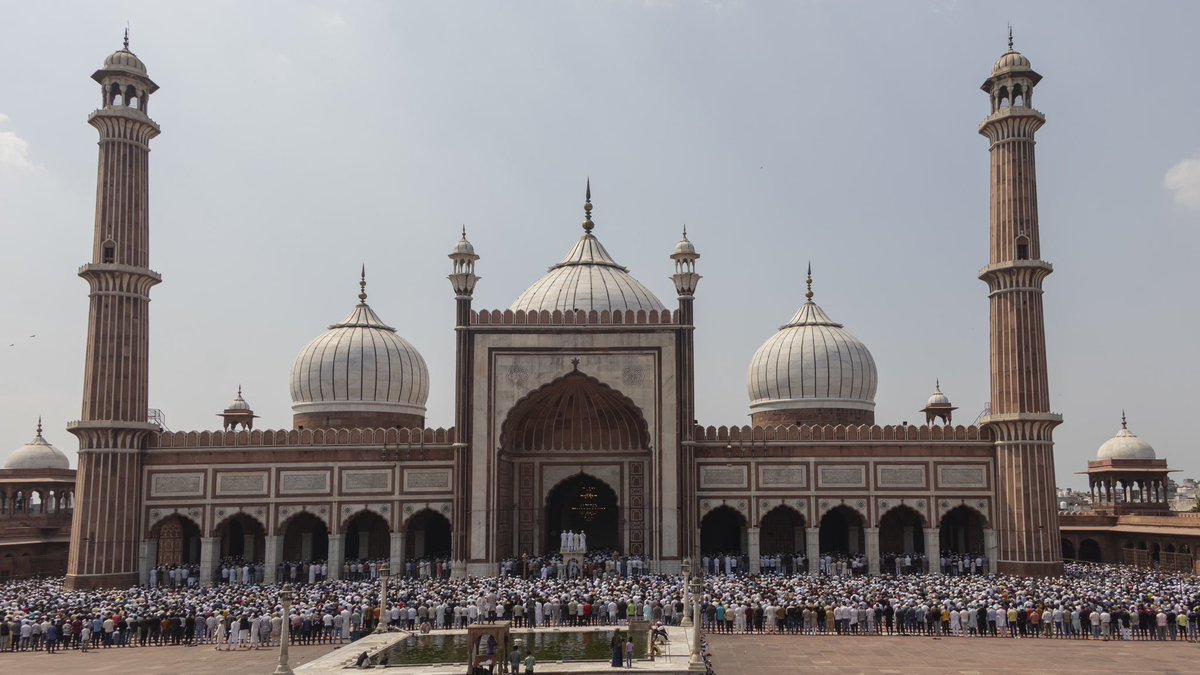 umarfarooq3546's tweet photo. Muslim devotees offer Friday prayers during the holy month of Ramadan at Jama Masjid, old quarters New Delhi, India on March 14, 2025.

Photos - Umar Farooq 

#Muslims #Ramadan #India #Religion https://t.co/4ssAiF68fB