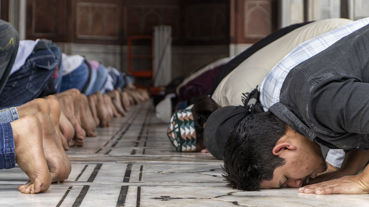 umarfarooq3546's tweet photo. Muslim devotees offer Friday prayers during the holy month of Ramadan at Jama Masjid, old quarters New Delhi, India on March 14, 2025.

Photos - Umar Farooq 

#Muslims #Ramadan #India #Religion https://t.co/4ssAiF68fB