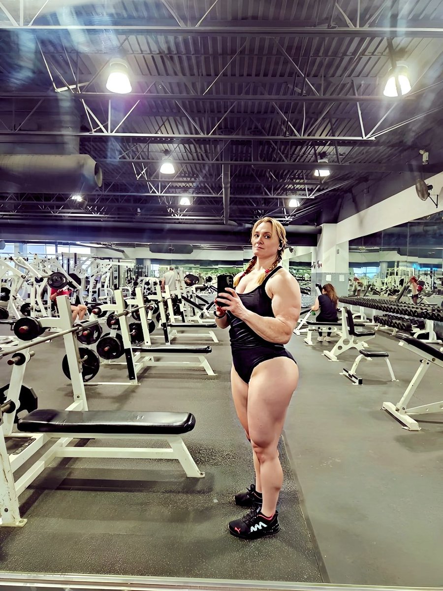 StrongestEver's tweet photo. Girls seeking attention in the gym be like... 
Lol
#strongestever #beccaswanson #master #gym #happy #lifestyle #swole #girl #lol https://t.co/MWMIFcwoxi
