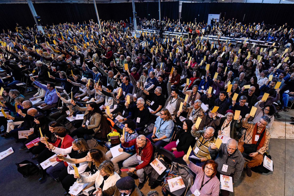 erchg7's tweet photo. Avui la militància del Casal Irla d’Horta-Guinardó participem del #30CongrésERC. 

Definim la nova estratègia per a la nova @Esquerra_ERC. 

Ambició, País, Futur. https://t.co/xV2kqCJEhI