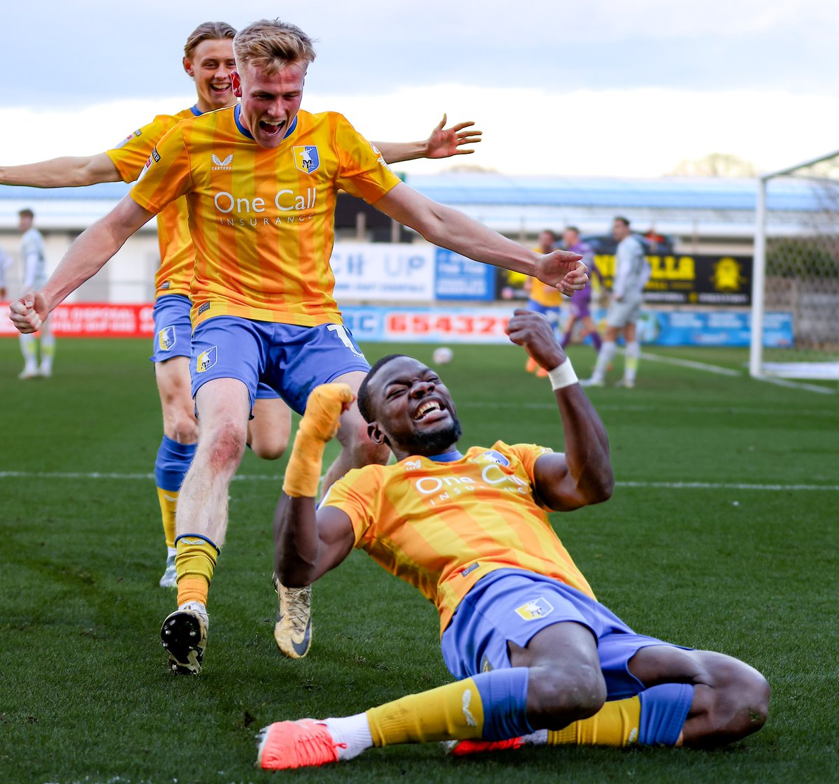 mansfieldtownfc's tweet photo. Deji was all of us after that winner 😅🙌 https://t.co/6TB5QVMQiZ