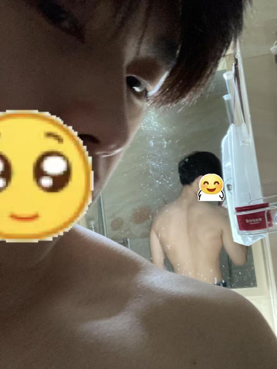 Luozhou02's tweet photo. 奇怪的光线 
#男大 #肌肉 #健身 https://t.co/1BSFShUOrz