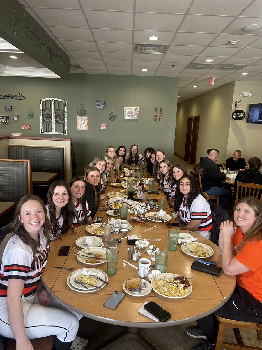minookasoftball's tweet photo. Annual post picture day breakfast.  They are ready for opening day! 
#3moredays 💪🏼 https://t.co/FS9gnbFWAJ