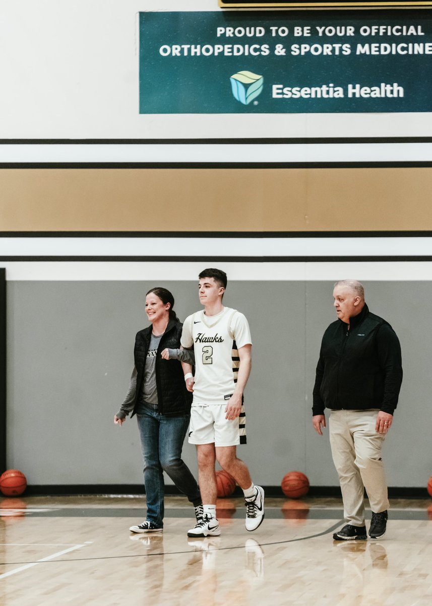 History made! #2 becomes just the 2nd player in program history to reach 1,000 career points! An incredible achievement built on hard work, dedication, and countless hours in the gym. We couldn’t be more proud of Brady. We will miss you and your leadership next year! #EAT #1K