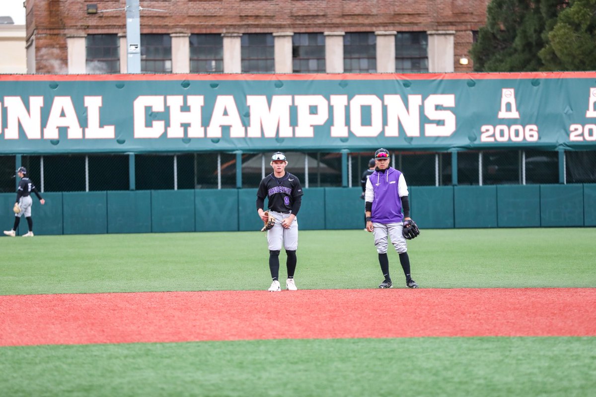 Grand Canyon Baseball (@gcu_baseball) on Twitter photo 10 minutes from first pitch! #LopesUp 
📻 : gculopes.com/listen 10 minutes from first pitch! #LopesUp 
📻 : gculopes.com/listen