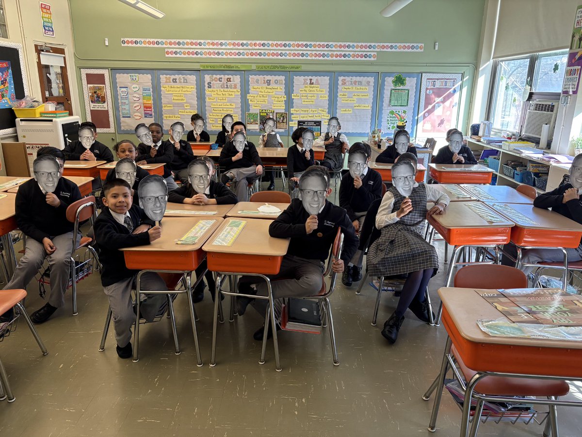 StRayElementary's tweet image. Our school had the incredible opportunity to implement a program known as Studio 3:16.  Shevin McCullough, the main character of Studio 3:16 arranged a zoom meeting with us.
@ArchNY_Schools 
@studio316edu