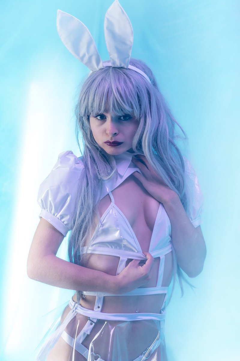 How’s your day going? 🌸 
This photo is how I feel most of the time haha 😛

Rickwv 📸
#modelgirl #cosplay #cosplayers #bunnygirl #modeling