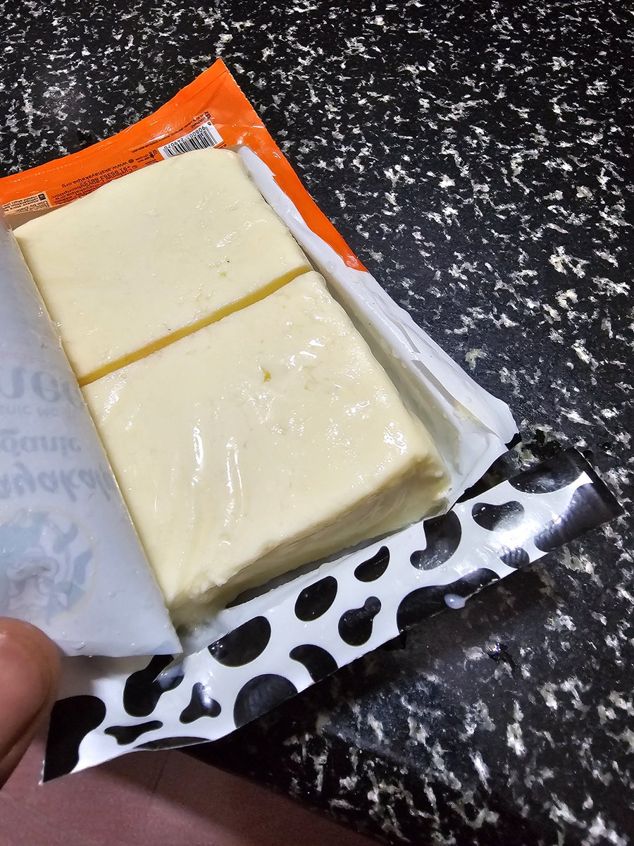 Neerajb_'s tweet photo. @SwiggyInstamart are you trying to get us hospitalized storing expired food? This is the third time I'm getting a expired @akshayakalpa paneer. See my order history, I had stopped inbetween as i was only getting expired packets and today was no different. What if I did not check? https://t.co/gTNgU4Y2UB