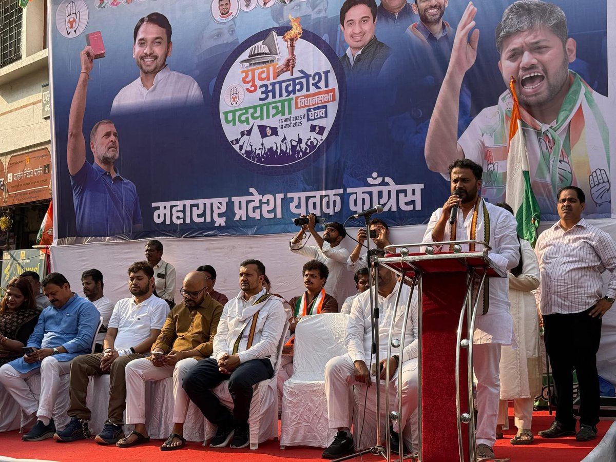 EhsanKhanIYC's tweet photo. युवा आक्रोश यात्रा” 🚩✊

महाराष्ट्र के बेरोजगार युवाओं के हक की लड़ाई के लिए युवा कांग्रेस की ये महायात्रा पुणे से मुंबई तक विधानसभा घेराव के लिए निकली है!

✅ रोज़गार दो, नशा नहीं!
✅ युवाओं के भविष्य से खिलवाड़ नहीं चलेगा!

महाराष्ट्र का युवा अब चुप नहीं बैठेगा!

#NaukriDoNashaNahi #युवा_आक्रोश_यात्रा #YouthCongress