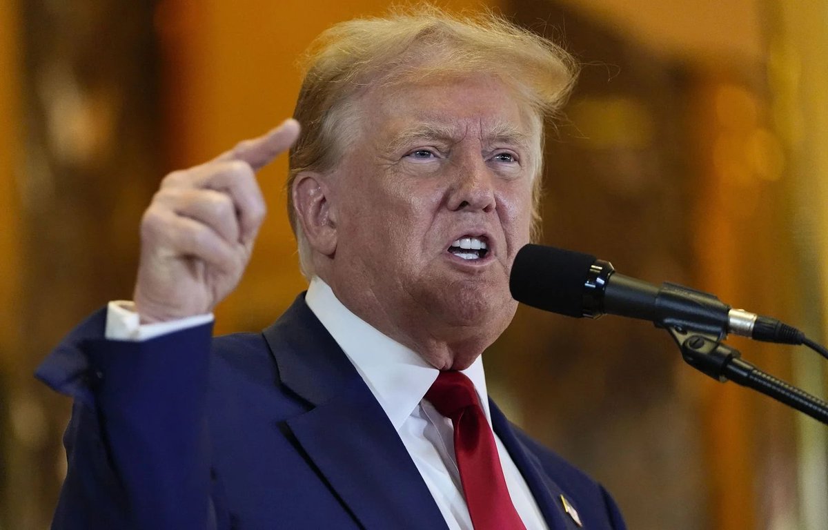 🚨🇺🇸 FLASH - Donald Trump a appelé à EMPRISONNER ses opposants, qualifiant ses détracteurs de "RACAILLE", les juges de "CORROMPUS" et les procureurs qui ont enquêté sur lui de "DÉRANGÉS". (Politico)