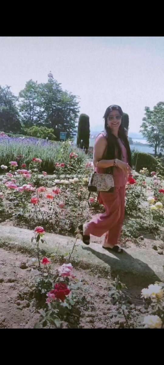 ऐसी सिलाई सिखिए 
जो फटी जिंदगी सिलना सिखा दे