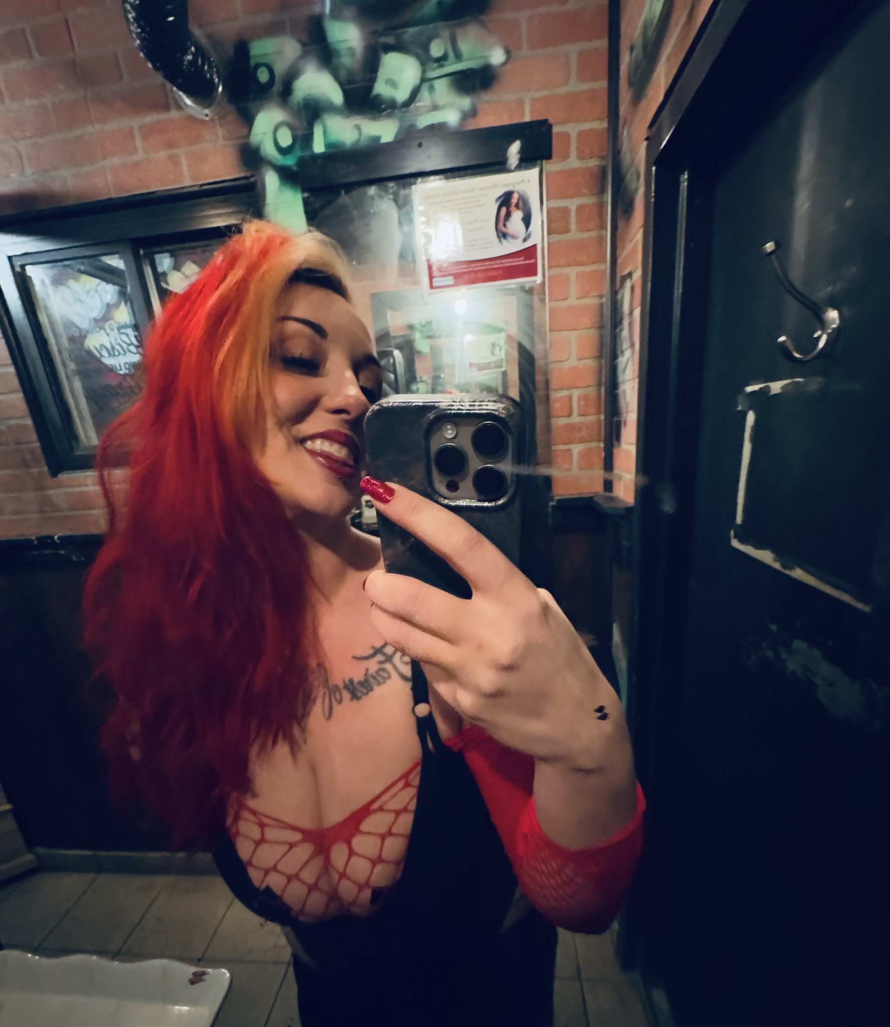 2 pic. Pre work demoness vs at work demoness I’ve been way too busy these last few. Thankfully I finally have today to relax and get some stuff done at home. Oh and my birthday is in a few weeks 😈 https://t.co/i4y49NMs2x