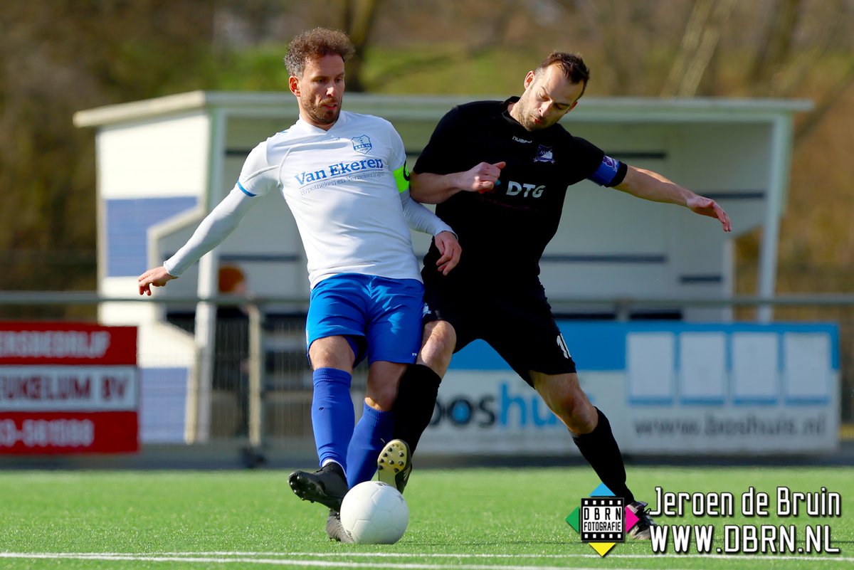 dbrnpuntnl's tweet image. 📸 De @RVoetbal /@KontaktMP opdrachten van vandaag:

1) Op sportcomplex SVS`65 in #Spijk
@svs65spijk - @ASH_Hellouw (4-2)

2) Op Sportpark #Glaspark in #Leerdam 
@vvLRCLeerdam - @vvWNC (1-2)

Bekijk de overige foto's en bijbehorende verslagen via: regio-voetbal.nl

 #DBRN