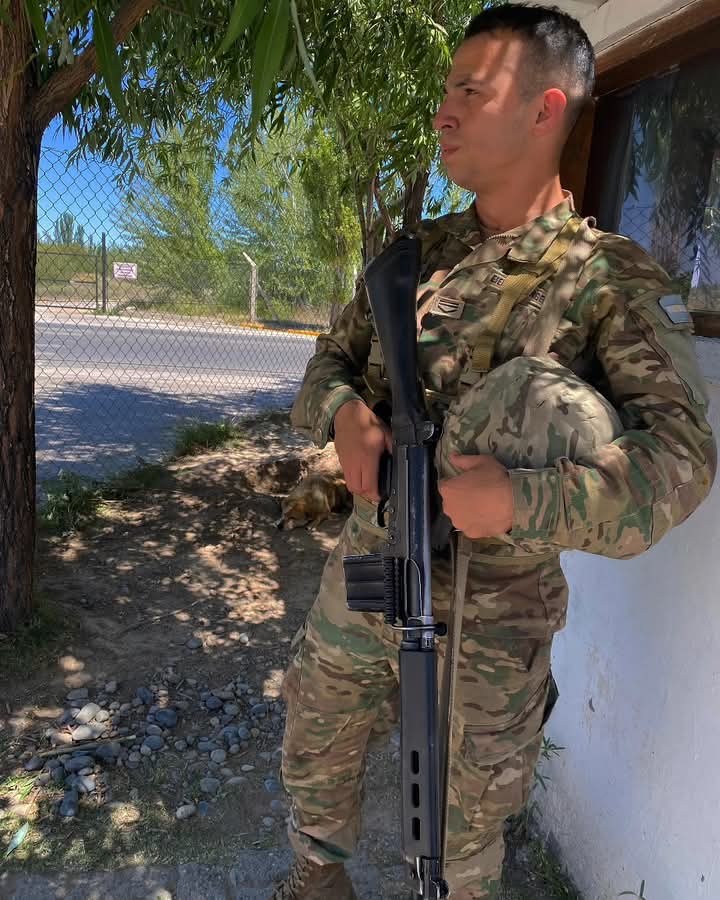 ntvgfacunahu's tweet photo. Y así se me fue la mejor etapa de mi vida, una etapa donde aprendí, llore pero también disfrute día a día, la convicción del deber cumplido no me la quita nadie.
Fueron años hermosos, feliz de haber pertenecido a la institución más gloriosa.
Subordinación y valor!🇦🇷 https://t.co/utYMk3ijyw