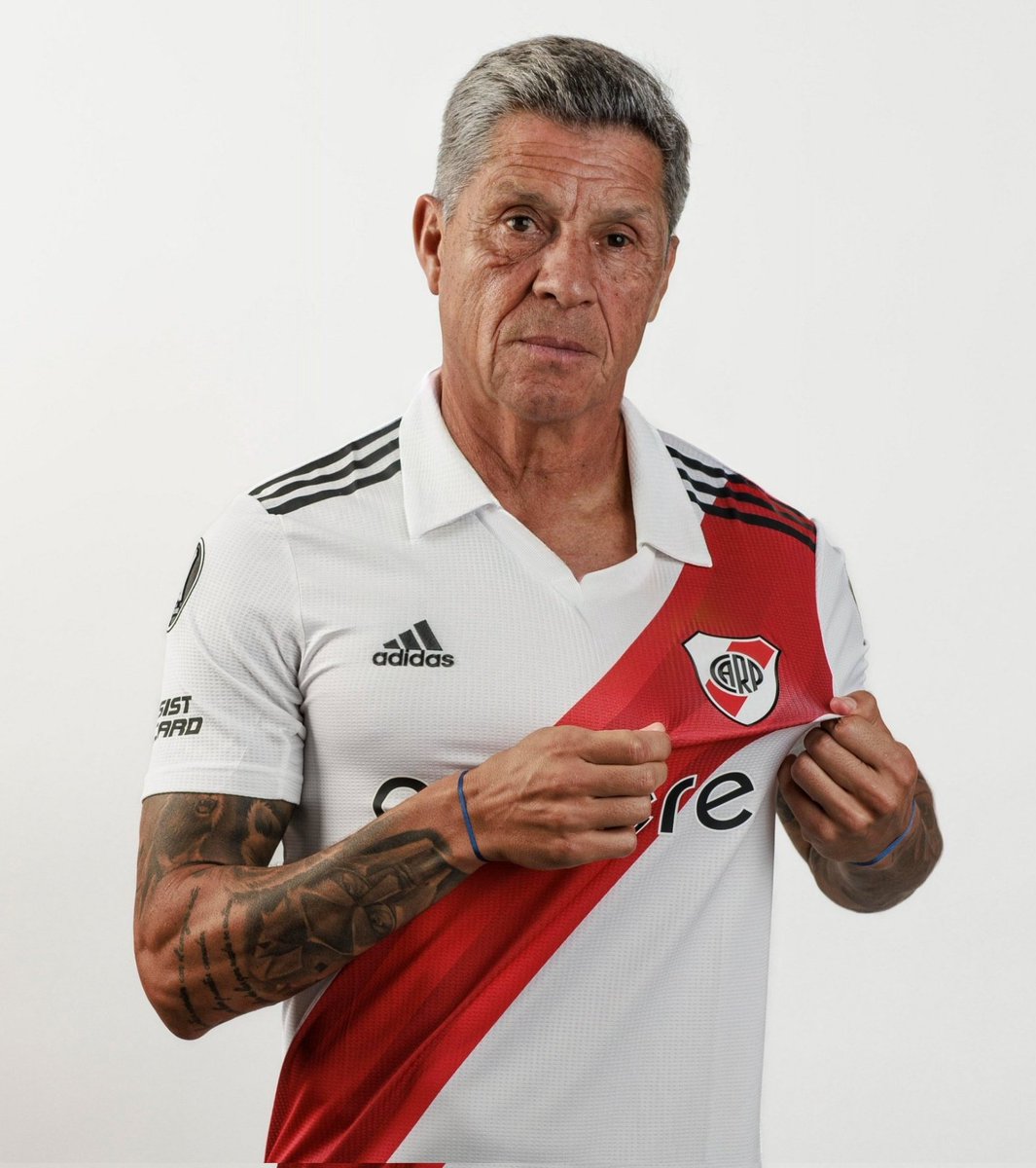 frabigol's tweet photo. 🤯 Enzo Perez, TITULAR, ante Riestra.

39 años. 💎🔥 https://t.co/ahdYYUjMND