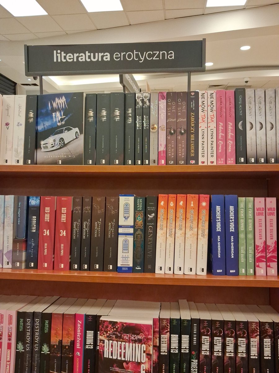 Matleene_books's tweet photo. Yyyy co tu robią lisy? #twitteroweksiążkary https://t.co/Ryr9pJ9CKx