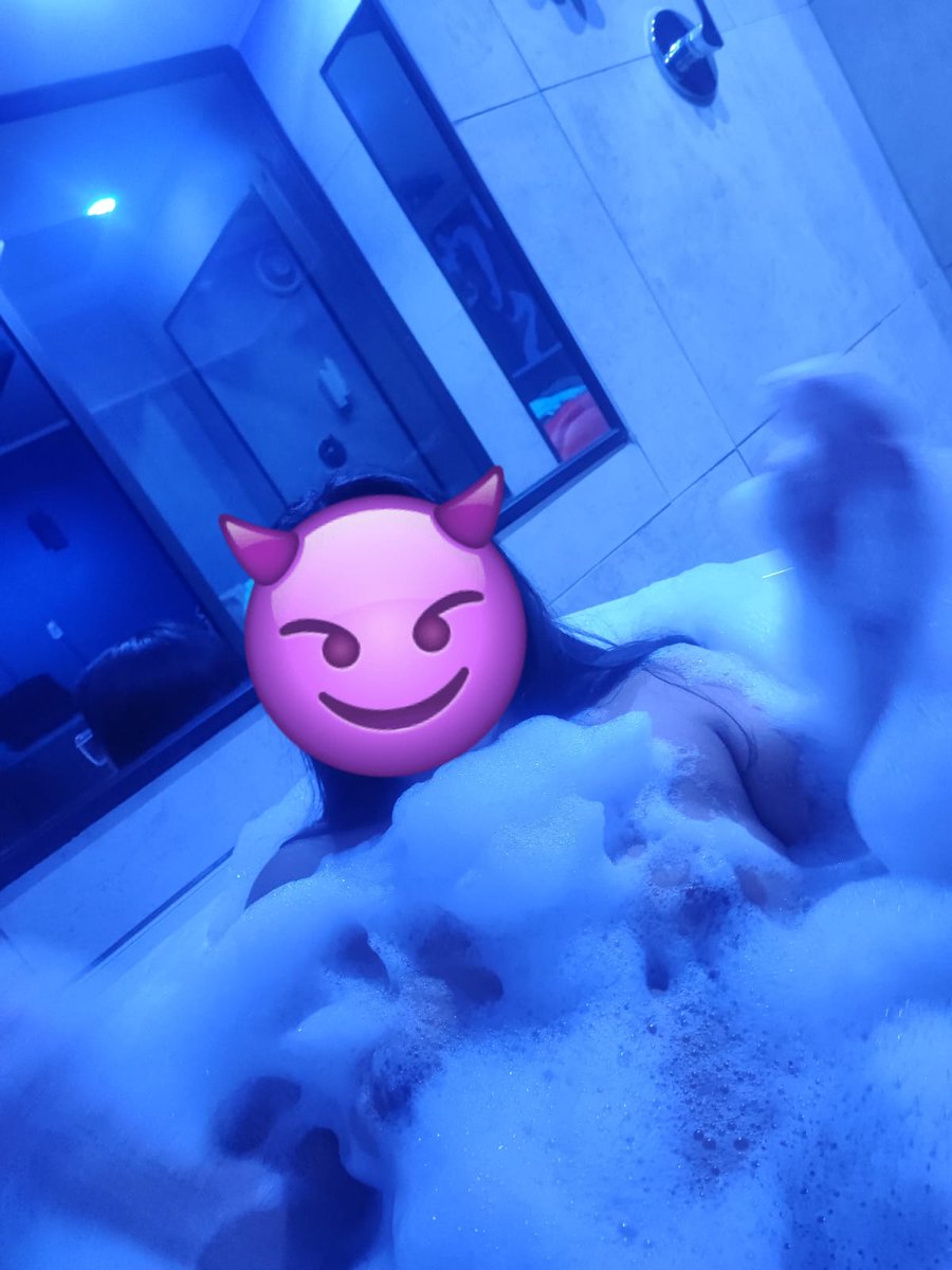 Rico que lo pasamos anoche 🤭🥂 se paso espectacular, se paso espectacular solo los 2😈🤭 igual como que falto un invitado.. pero creo que se durmieron ayer🤭🤭