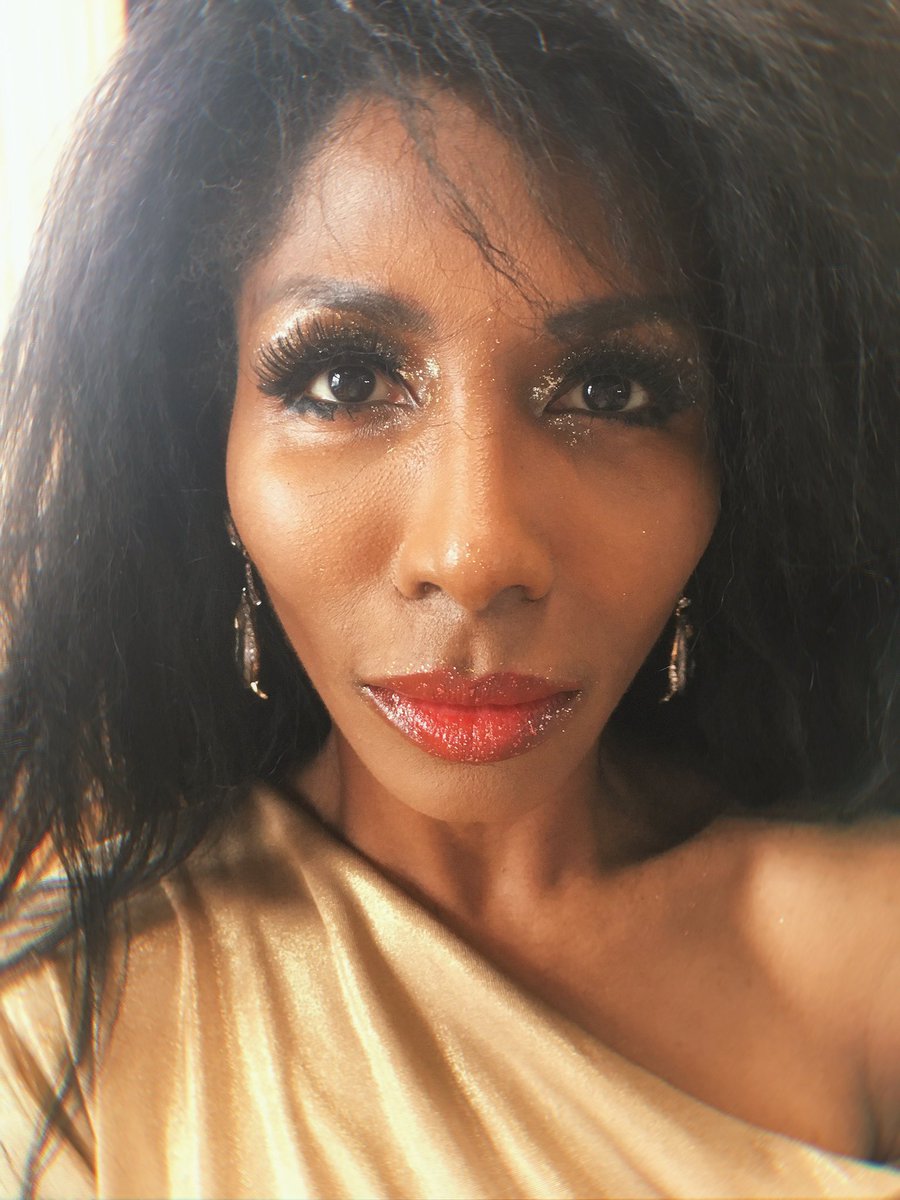 Made up and ready to shine! 🌟💄