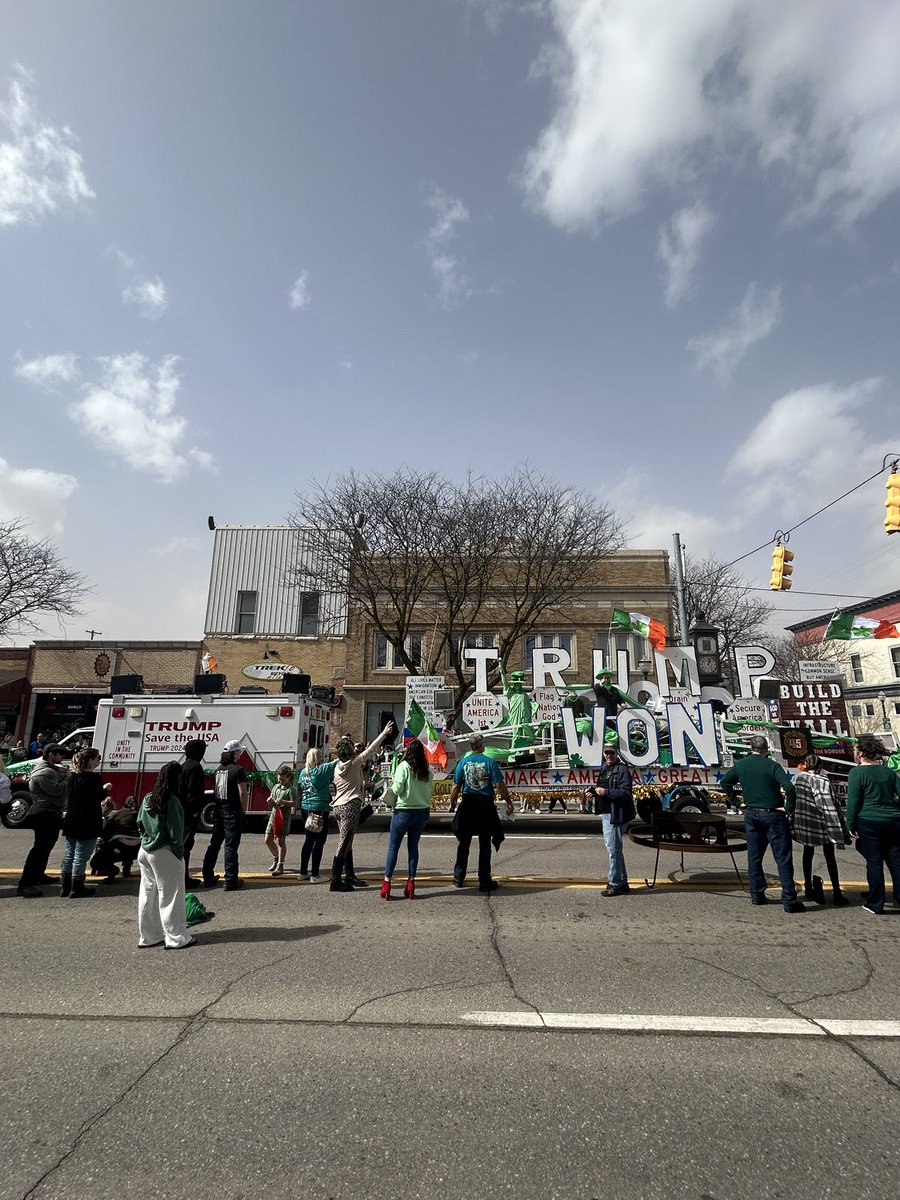 s4muelliot's tweet photo. Clare, Michigan

50th Annual Irish Festival

@realDonaldTrump https://t.co/778swUdmcc